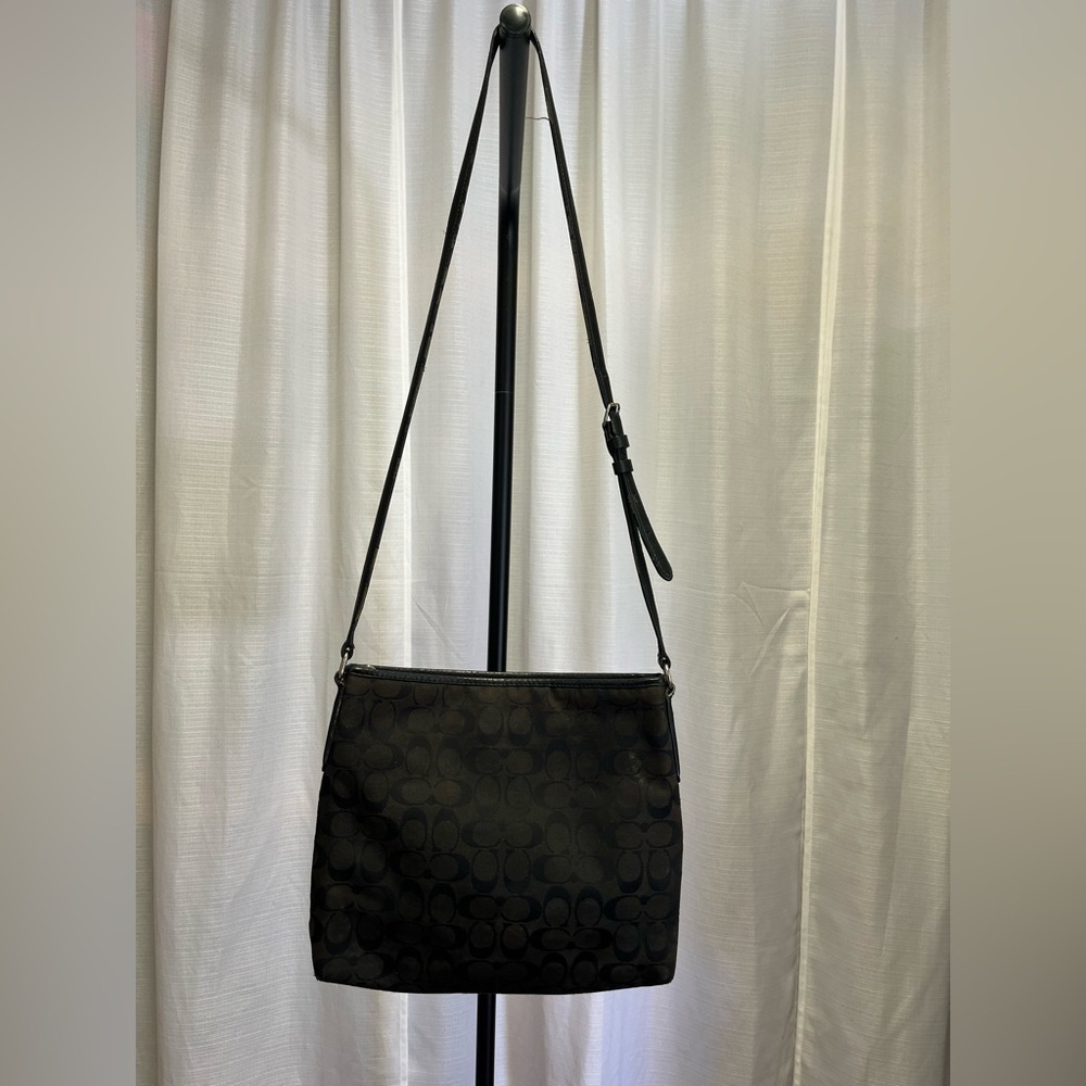 Coach signature logo black crossbody bag in black - Picture 3 of 8